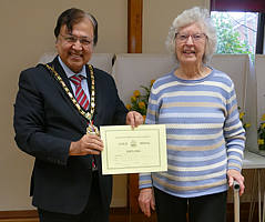 Award Gold Diploma for Floral Art to Yvonne Silsby