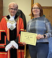 Jane MacKenzie receives Diploma for highest points in Other Horticulture