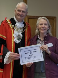 Sue Alexander receives awards for best vase of daffodils & best bloom.